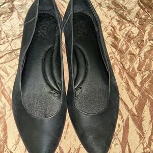Classic Black leather Pointed-Toe Women's Flats